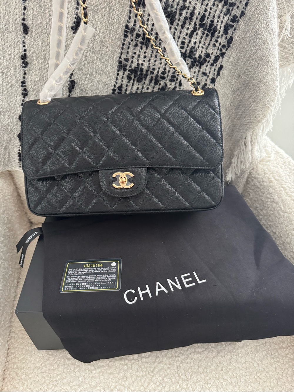 Chanel Classic Flap Bag with Caviar Leather - Picture 3 of 16